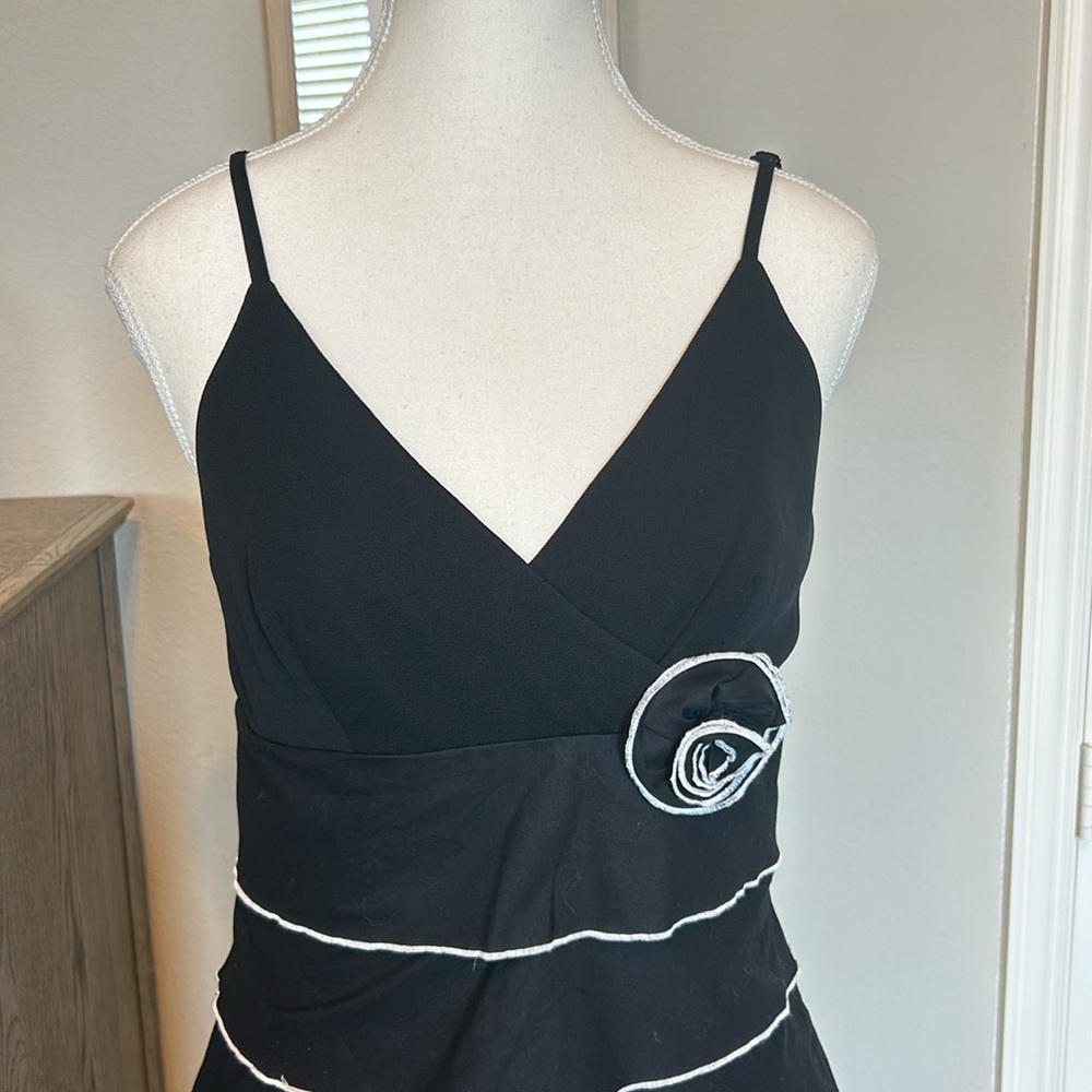 Citrine: Tiered Black and White Spaghetti Strap A Line Dress, Size 8 - Picture 4 of 15